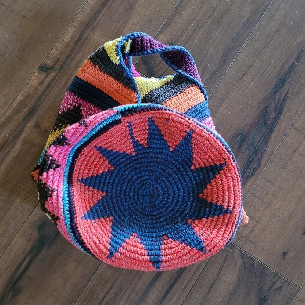 Vintage 70's Zig Zag Multi-color Woven Crossbody Hobo Bag‎